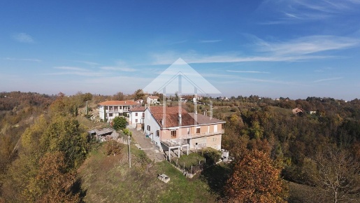 Foto Villa unifamiliare in Via Montà 108, Portacomaro di 400 m² in vendita