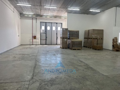 Foto Capannone industriale a Arzano di 310 m² con 2 locali in affitto