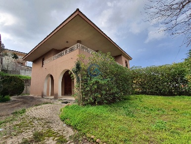 Foto Villa singola in Corso Telesio 80, Settingiano di 470 m² con 10 locali