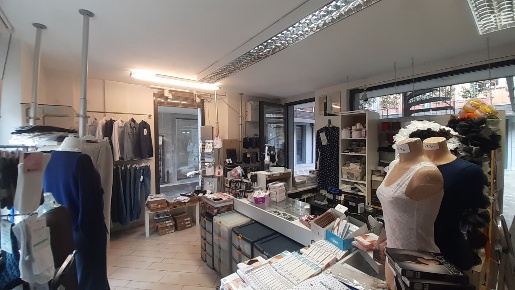 Foto Attività commerciale in Largo Guido Camussi, Gallarate Centro di 50 m²