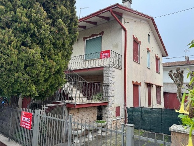 Foto Villa bifamiliare a Savignano sul Rubicone Centro di 250 m² in vendita