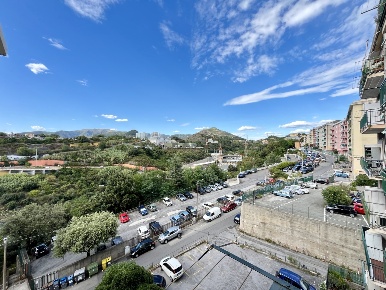 Foto Appartamento in Via dei Sessanta 22, Genova Cornigliano di 70 m²