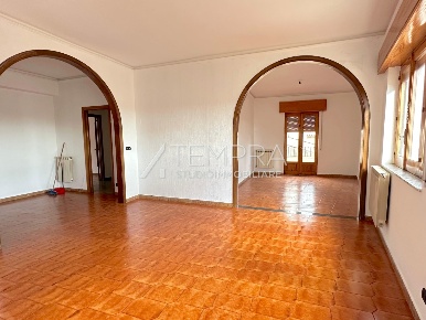 Foto Appartamento in Via Gaezza 3, Adrano di 150 m² con 7 locali in vendita