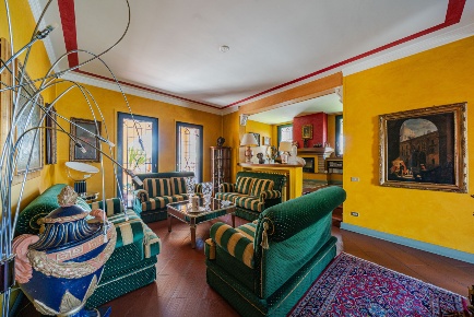 Foto Villa unifamiliare in Via Giuseppe Zola 22, Brescia di 295 m²