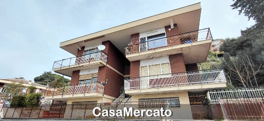 Foto Appartamento in Via Ovidio, Rocca di Papa Centro Storico di 90 m²