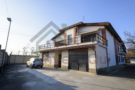 Foto Villa bifamiliare in Via Lombardore 243, Ciriè Tedeschi di 300 m²