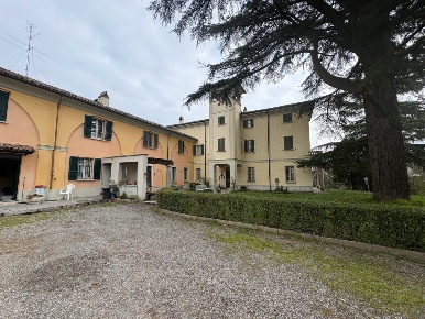 Foto Casale a Canneto Pavese Roncole di 468 m² con 8 locali in vendita