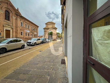 Foto Locale commerciale a Jesi Viale della Vittoria di 131 m² con 3 locali