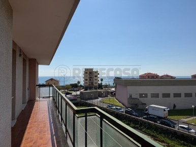 Foto Appartamento in Viale Riviera 60, Pietra Ligure Centro di 60 m²