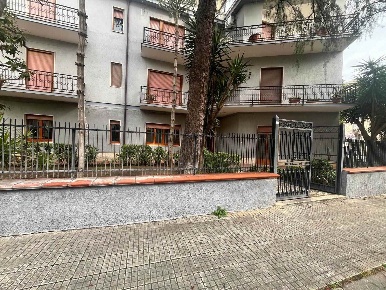 Foto Ufficio a Policoro Centro di 124 m² con 4 locali in affitto