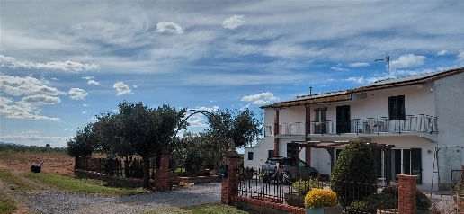 Foto Rustico a Orbetello di 260 m² con 12 locali in vendita