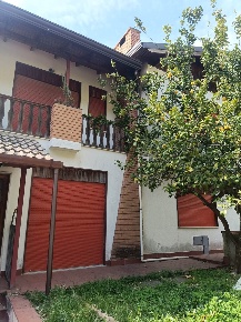 Foto Villa unifamiliare in via Bracale 4, Baronissi di 120 m² con 5 locali