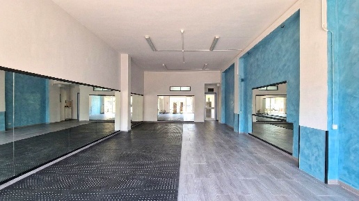 Foto Negozio in VIA CARLO SANTAGATA, Santa Maria Capua Vetere di 100 m²