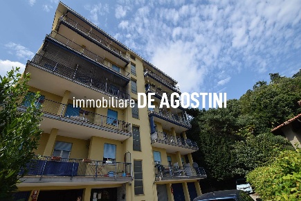 Foto Appartamento in Via Partigiani  8, Arona Centro di 107 m² con 3 locali