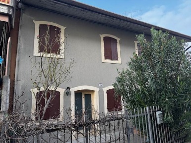 Foto Case semi ndipendenti in VIA RODI 58, Verona di 120 m² con 5 locali
