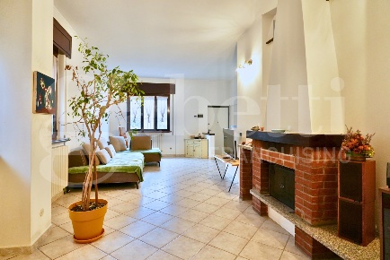 Foto Villa unifamiliare in Via Valleambrosia 1, Rozzano Centro di 200 m²