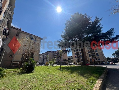 Foto Appartamento a Salerno Mercatello - Mariconda di 106 m² con 4 locali