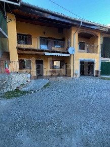 Foto Casa indipendente in Via Fratelli Cairoli 35, Gaglianico di 130 m²