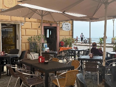 Foto Bar in Via Santa Caterina 38, Varazze Centro di 60 m² con 2 locali
