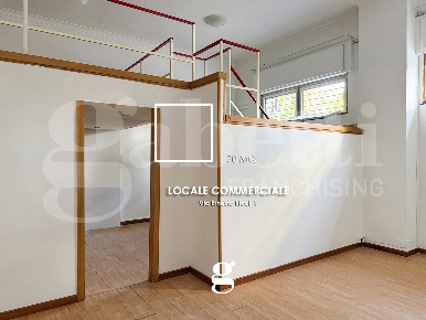 Foto Negozio in Via ERNESTO RICCI 1, Napoli Soccavo di 70 m² con 3 locali