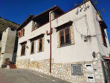 Foto Appartamento in Via Ai Villini Sant'Isidoro 28, Palermo di 180 m²