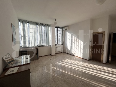 Foto Ufficio in RAINUSSO, Modena San Faustino di 203 m² con 7 locali