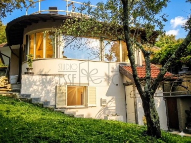 Foto Villa unifamiliare a Camaiore Camaiore Paese di 190 m² con 7 locali