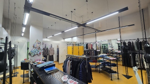 Foto Locale commerciale in Via Vincenzo Monti 10, Corsico di 65 m²