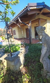 Foto Villa unifamiliare a Mornico Losana di 180 m² con 5 locali in vendita