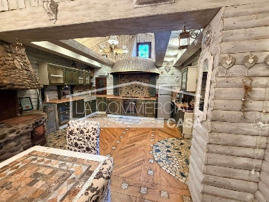 Foto Appartamento a Venezia Zona Pesce di 250 m² con 10 locali in vendita