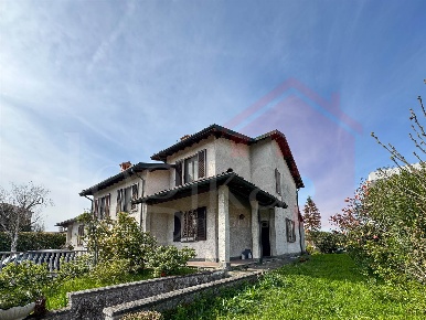 Foto Villa unifamiliare in Via Trieste 25, Lacchiarella Centro di 185 m²