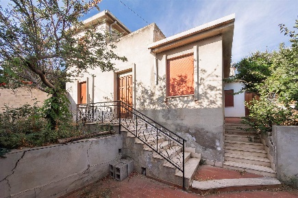 Foto Casa indipendente a Sinnai di 200 m² con 8 locali in vendita