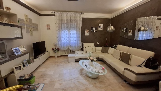 Foto Appartamento in Via Gramsci, Piacenza Zona 2000 di 120 m² con 3 locali