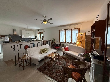 Foto Appartamento a Cecina Cecina Centro di 81 m² con 4 locali in vendita