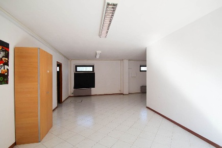 Foto Ufficio a Siena Ruffolo - Taverne d'Arbia di 79 m² con 2 locali