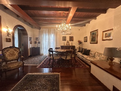 Foto Villa unifamiliare a Prato Pietà di 250 m² con 8 locali in vendita