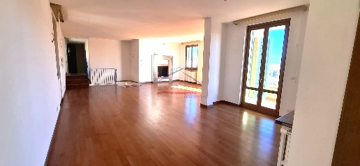 Foto Appartamento a Arezzo di 180 m² con 6 locali in vendita
