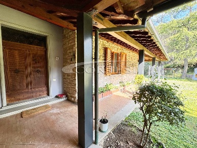 Foto Casa indipendente a Perugia di 420 m² con 10 locali in vendita