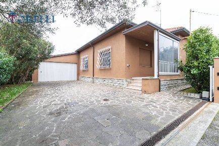 Foto Casa indipendente a Cesena di 245 m² con 4 locali in vendita