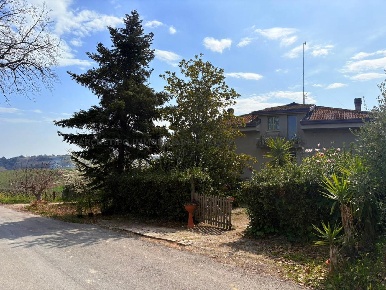 Foto Casa indipendente in CONTRADA MONTECANTINO 13, Massignano di 400 m²