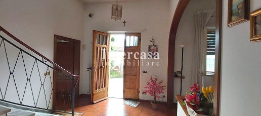 Foto Casa indipendente a Vicopisano Centro di 280 m² con 11 locali
