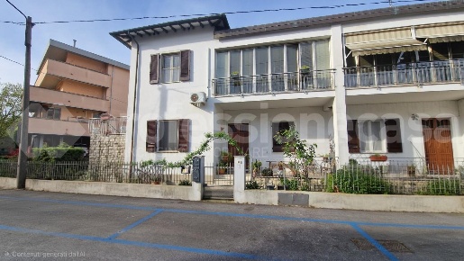 Foto Appartamento a Pisa Porta a Lucca di 110 m² con 4 locali in affitto