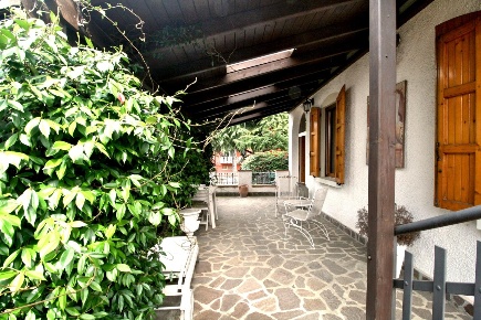 Foto Villa bifamiliare a Montechiarugolo Monticelli Terme di 400 m²