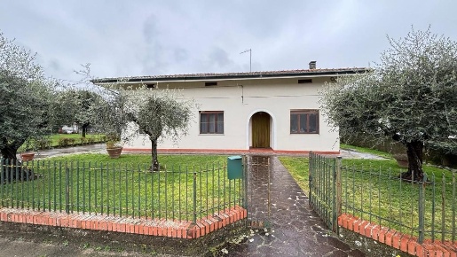 Foto Casa indipendente a Porcari Centro di 130 m² con 4 locali in vendita