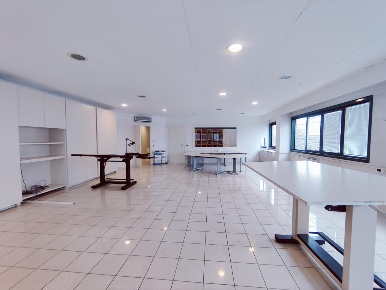 Foto Ufficio a Cascina Semicentro di 240 m² con 4 locali in affitto