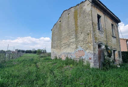 Foto Villa unifamiliare a Ponsacco Centro di 140 m² con 5 locali in vendita