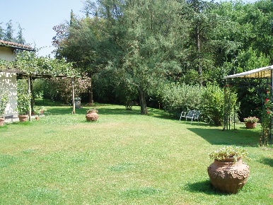 Foto Villa unifamiliare a Bientina Ospedaletto di 490 m² con 11 locali