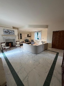 Foto Appartamento a Sarzana Centro di 170 m² con 6 locali in vendita