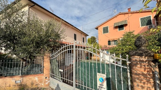 Foto Casa indipendente a Montecarlo Centro di 150 m² con 4 locali
