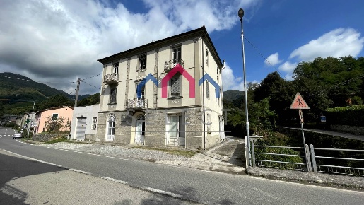 Foto Appartamento a Pescaglia Piegaio Basso di 86 m² con 5 locali